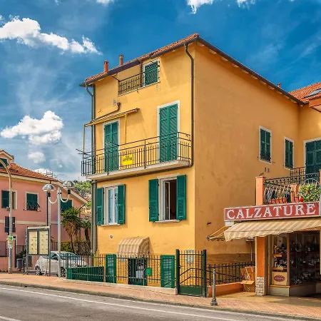 Fronte Mare Con Giardino Pietra Ligure