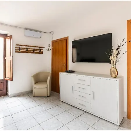 Fronte Mare Con Giardino Apartment *