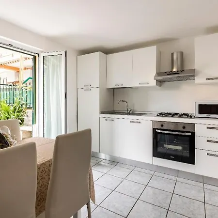 Fronte Mare Con Giardino Apartment *