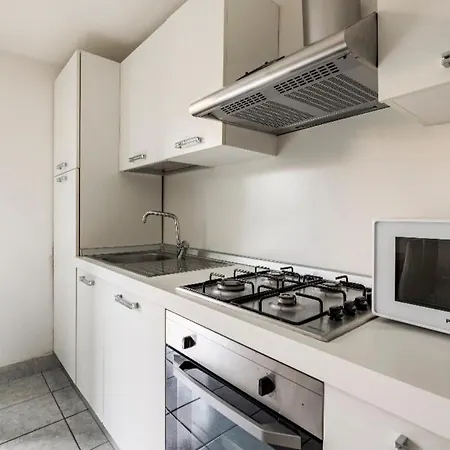 Apartment Fronte Mare Con Giardino Pietra Ligure