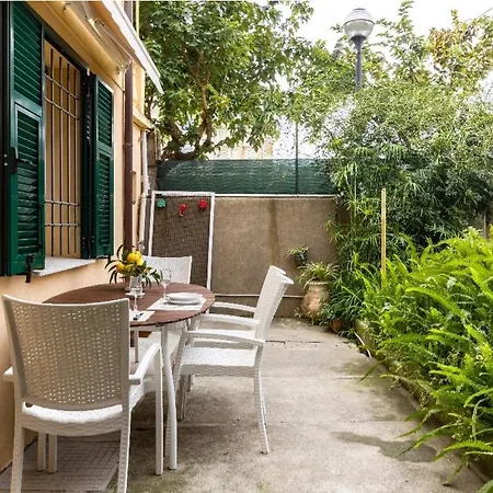 Apartment Fronte Mare Con Giardino Pietra Ligure
