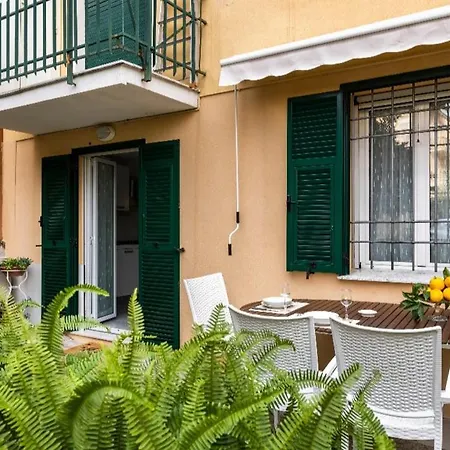 Fronte Mare Con Giardino