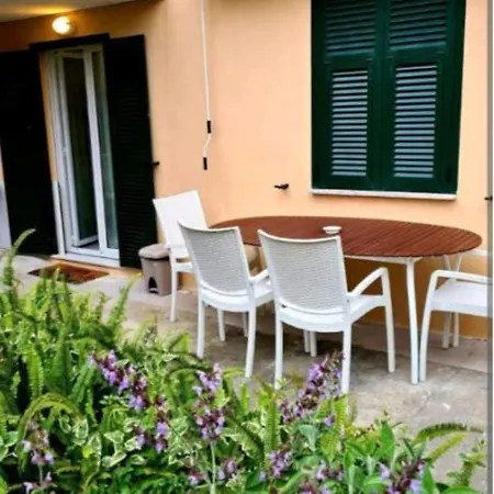 Fronte Mare Con Giardino
